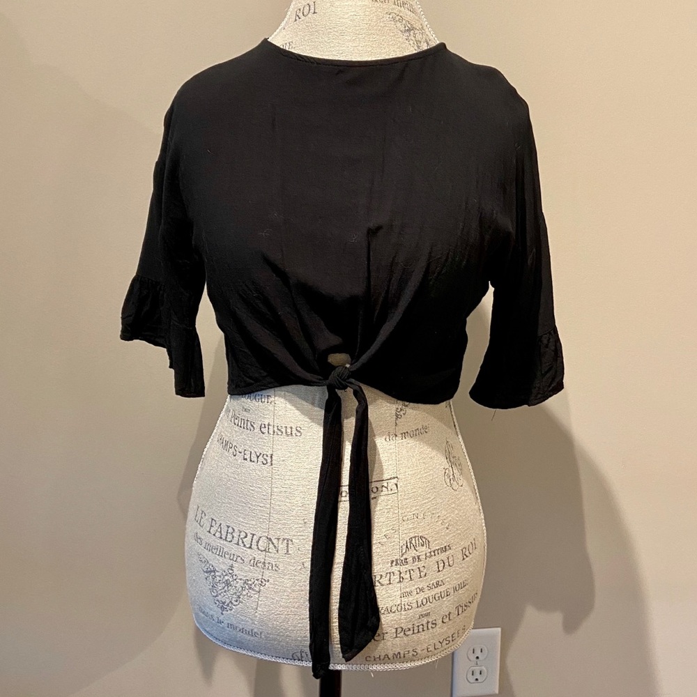 the impeccable pig Black Tie-Up Crop Top